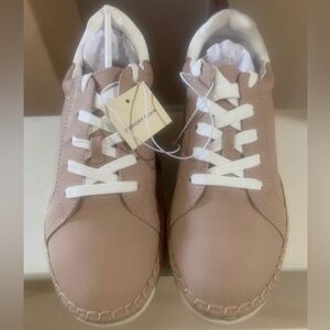 NWT- Universal Thread Shaelyn Espadrille Sneakers. Size‎ 8.5.